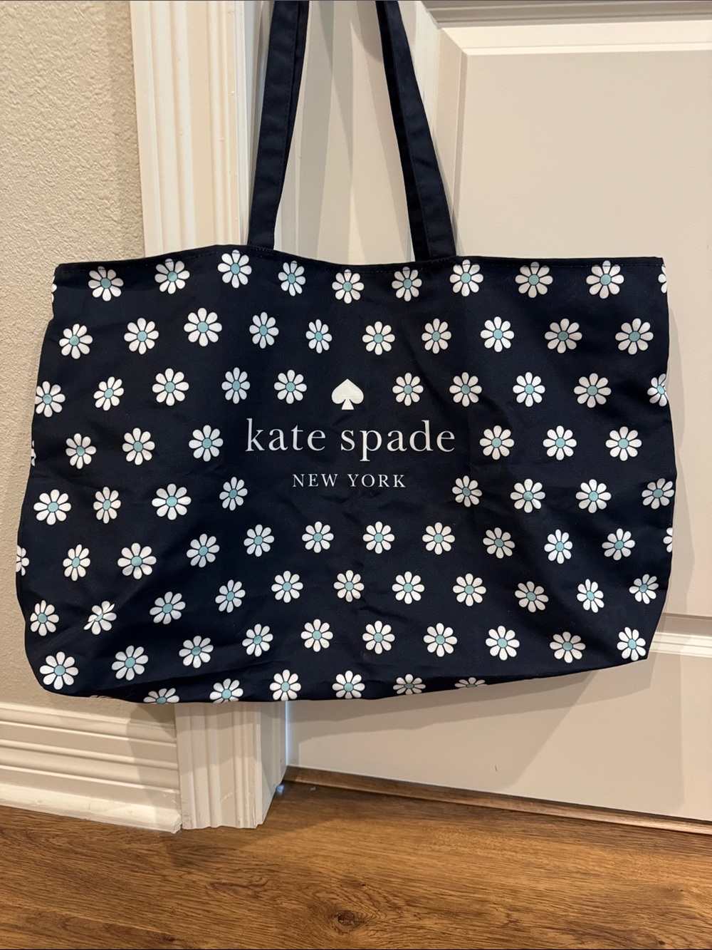 kate spade navy tote with white daisy with light blue center print